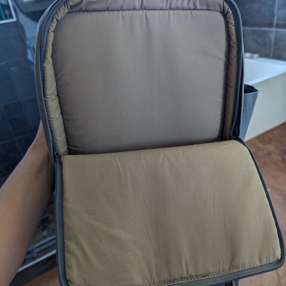 Fjallraven gray and leather backpack - Picture 3 of 4